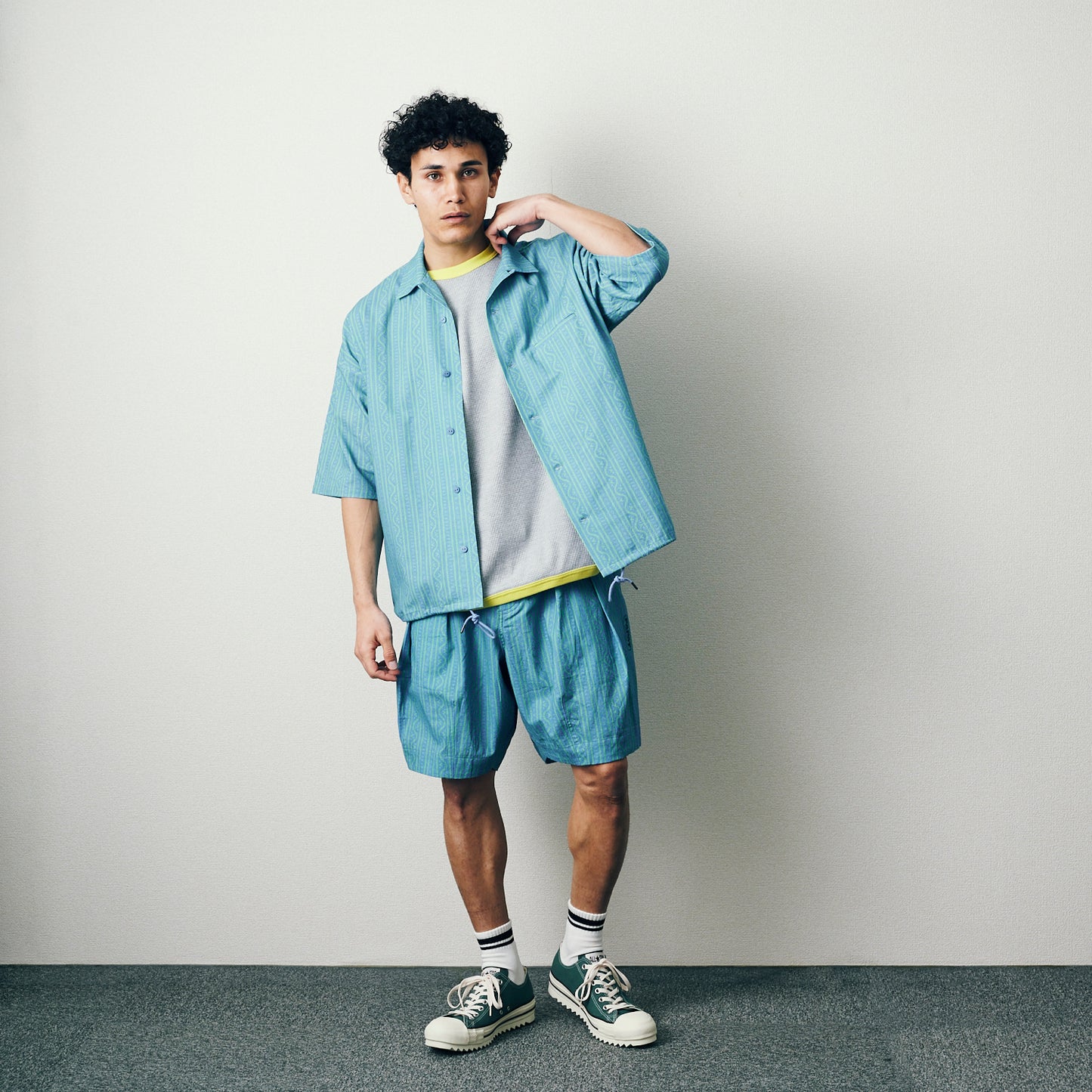 LINEN TOUCH COTTON PATTERN WIDE TACK SHORTS